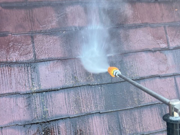 屋根：高圧洗浄