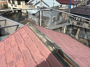 屋根カバー：棟板金撤去