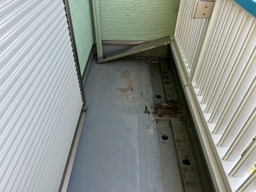 ベランダ防水施工中