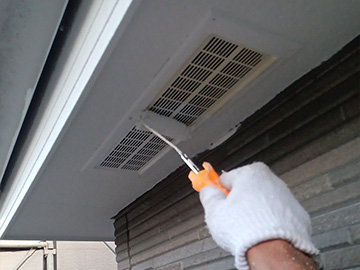 軒通気：下塗り