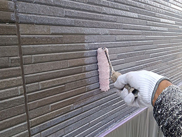 外壁：上塗り1回目