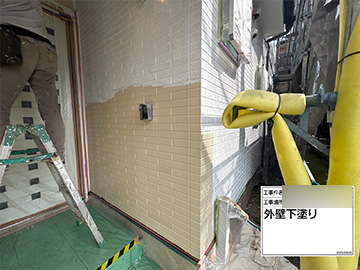 外壁：下塗り