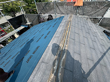 屋根：棟板金撤去