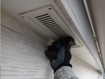 軒通気口：ケレン