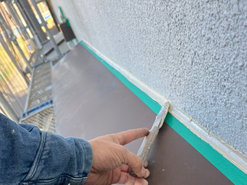 シーリング：ヘラ押え