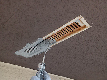 軒通気：下塗り