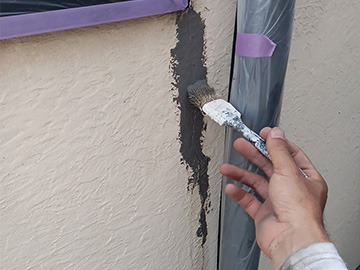 外壁：クラック補修後